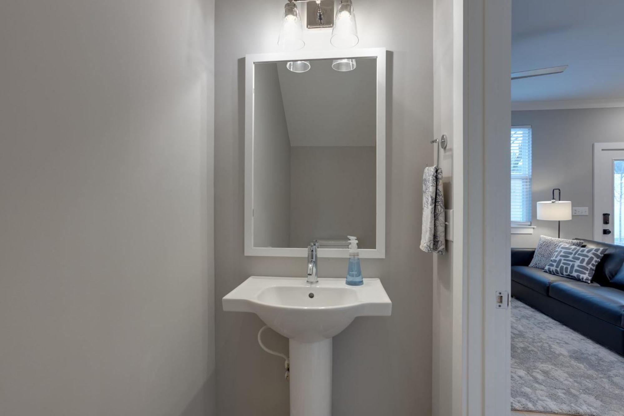 Modern Townhome, 10Min To Downtown! 8Min To Grand Ole Opry! Sleeps 8! Nashville Eksteriør billede