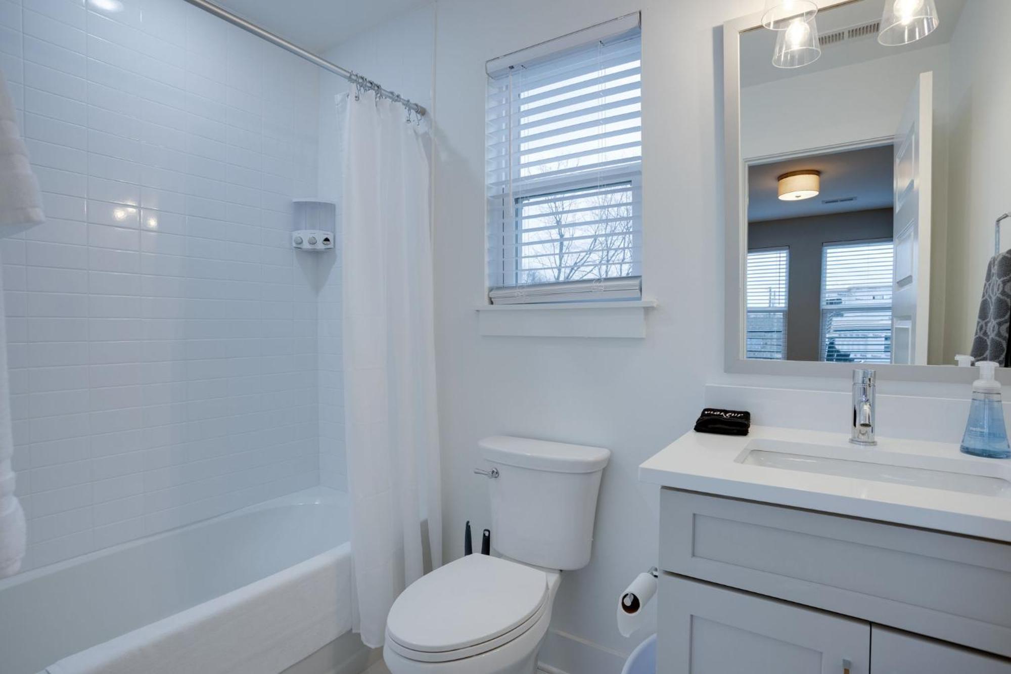 Modern Townhome, 10Min To Downtown! 8Min To Grand Ole Opry! Sleeps 8! Nashville Eksteriør billede