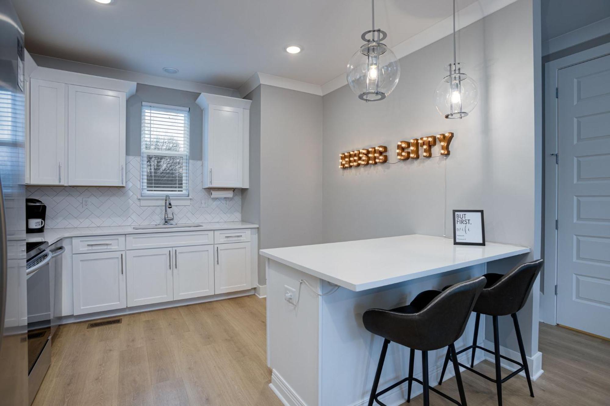 Modern Townhome, 10Min To Downtown! 8Min To Grand Ole Opry! Sleeps 8! Nashville Eksteriør billede
