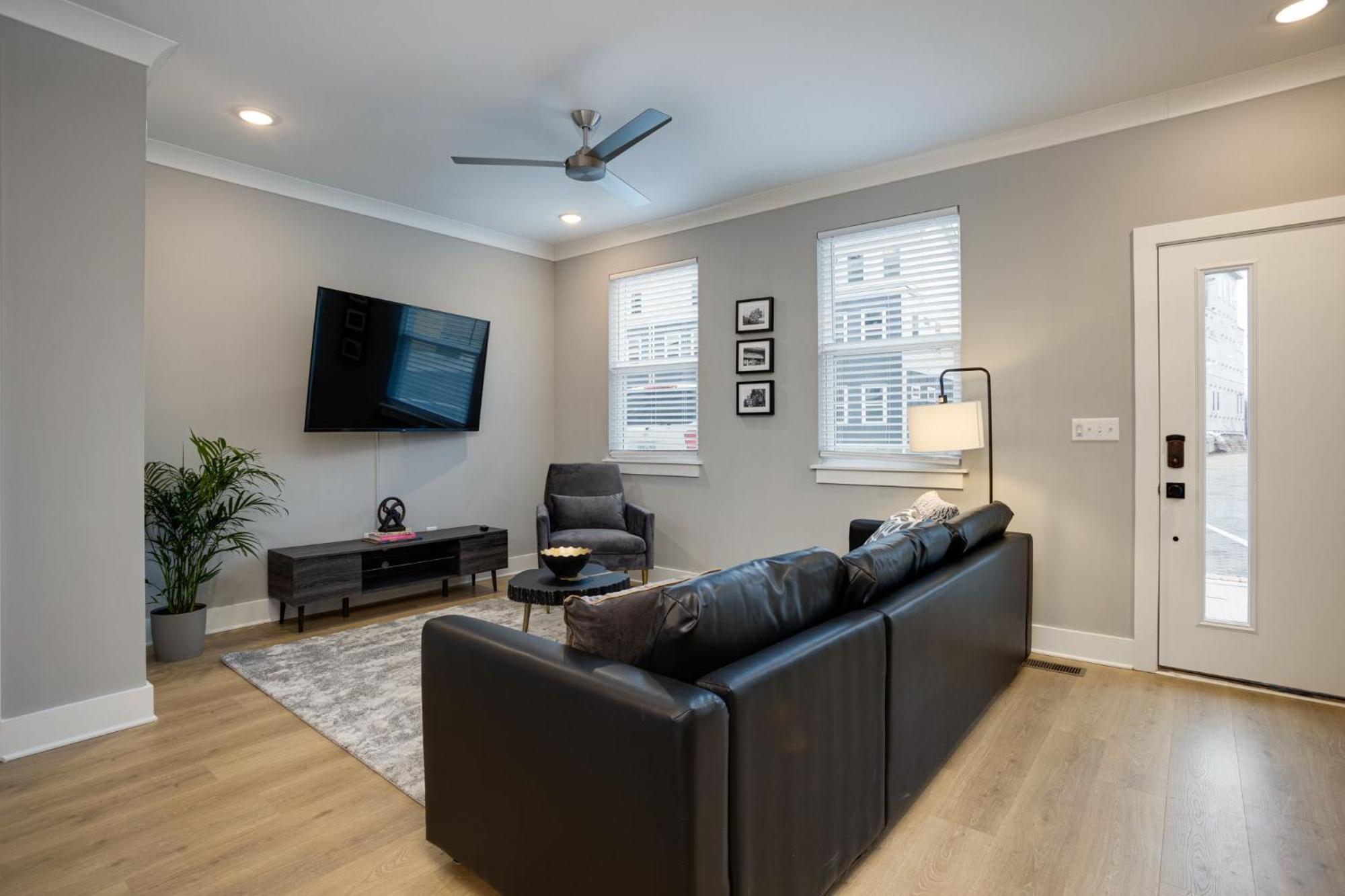 Modern Townhome, 10Min To Downtown! 8Min To Grand Ole Opry! Sleeps 8! Nashville Eksteriør billede